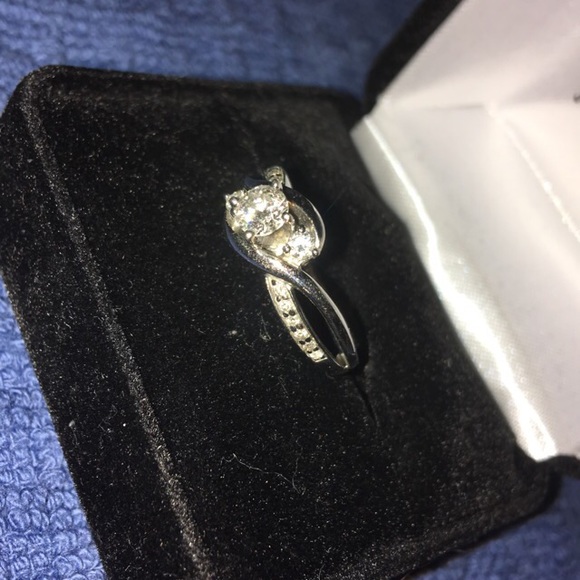 Engagement Ring - Picture 4 of 9